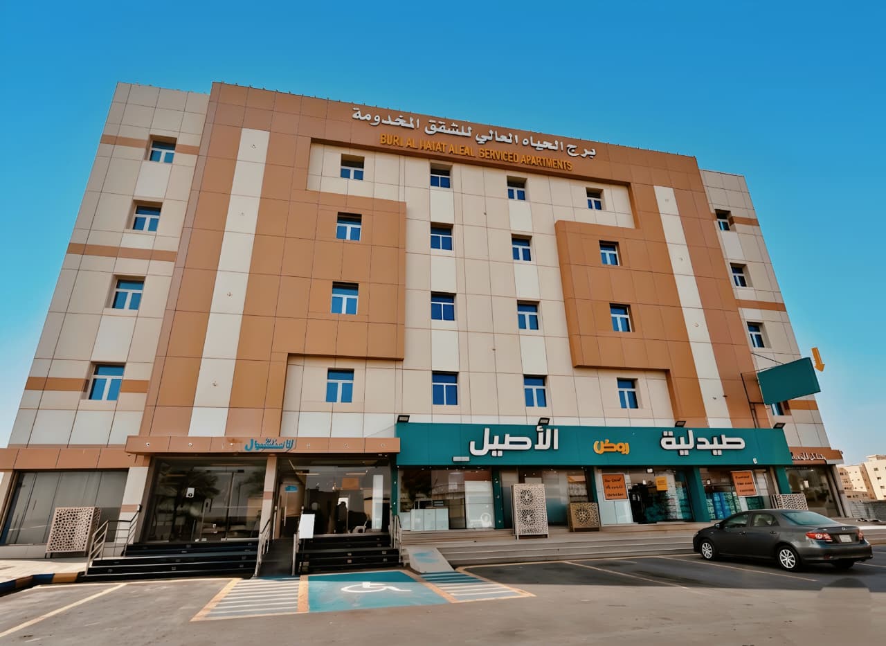 غرفة وحمام ومطبخ — برج الحياه العالي للشقق المخدومة - ابو عريش حي النزهة
